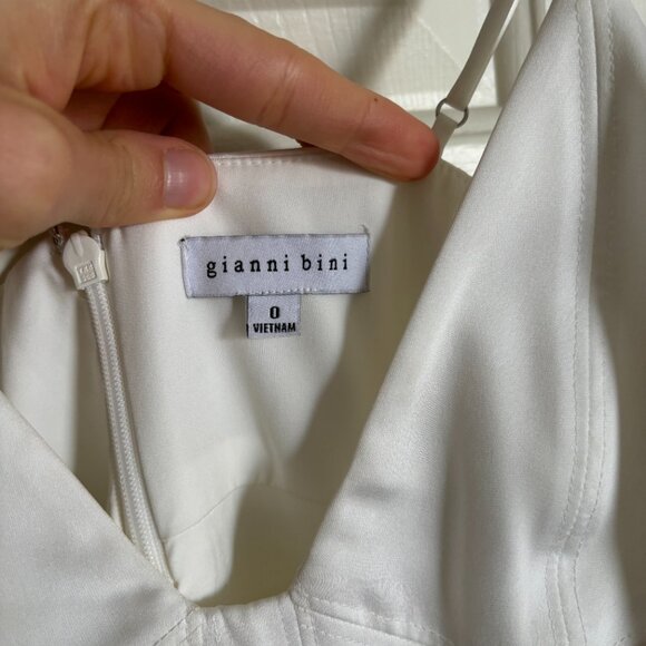 Gianni Bini Elegant White Maxi Dress - Picture 2 of 4